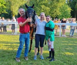 Freude nach dem Sieg von PURE POWER in Wissembourg_ ©privat